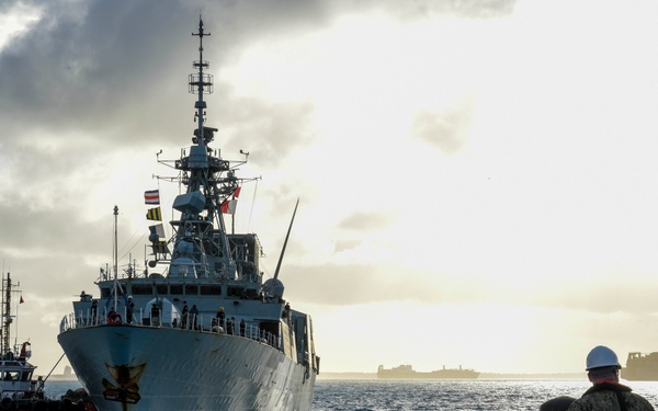 HMCS Montreal visits Diego Garcia