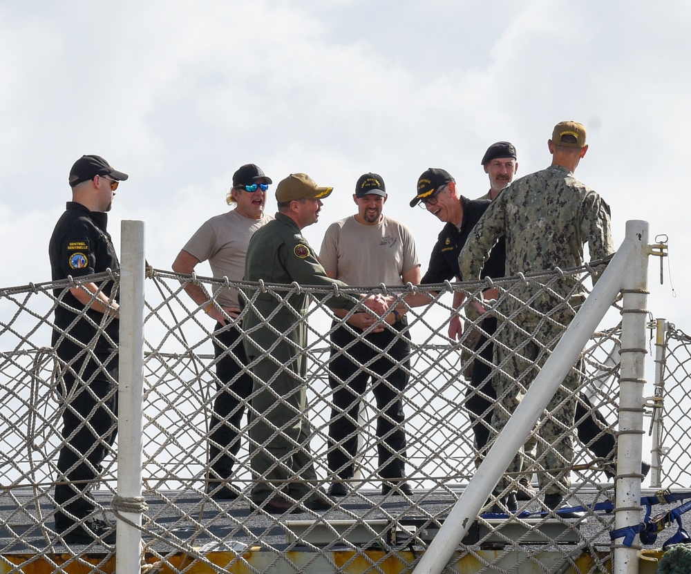 HMCS Montreal visits Diego Garcia