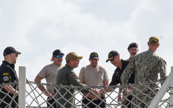 HMCS Montreal visits Diego Garcia