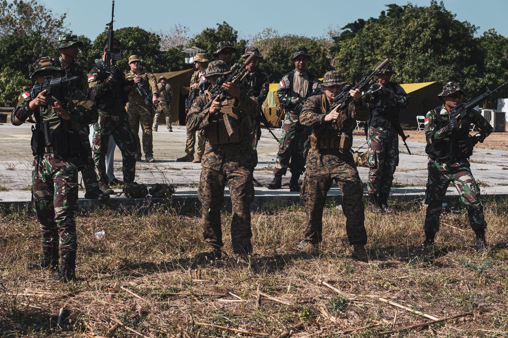 U.S. Marines, Soldiers, Indonesian Army Soldiers exchange small unit tactics during Exercise Super Garuda Shield 2023