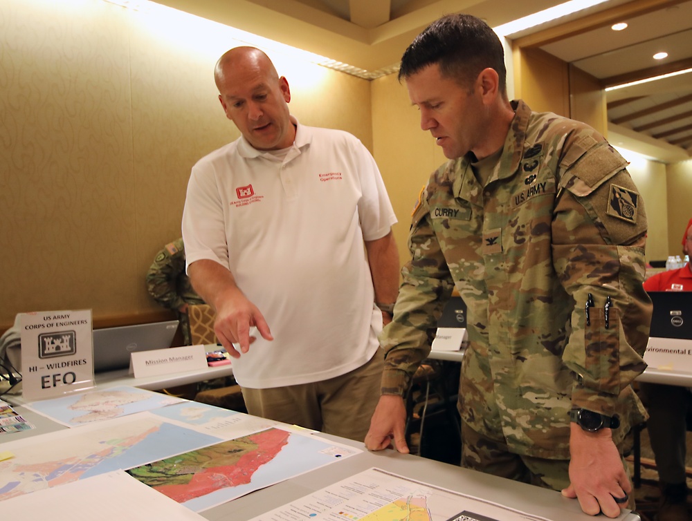 Debris SME briefs field office commander
