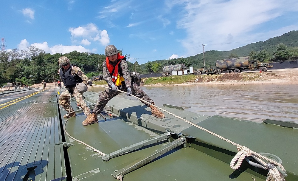 Building bridges - ROK and US Soldiers conduct joint wet-gap training