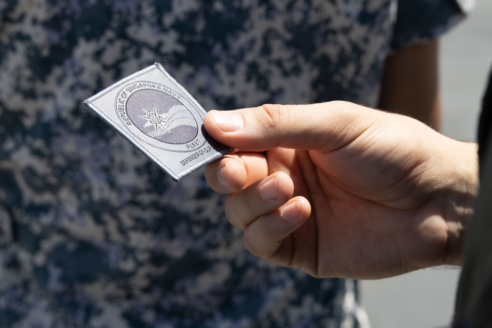 Super Garuda Shield 2023, Patch Exchange during Deck Landing Qualification Survey on RSS Endeavour