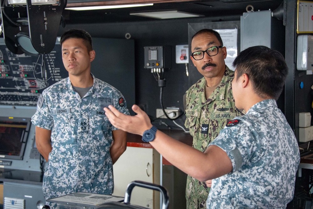 USS Green Bay (LPD 20) Conducts Tour with The Republic of Singapore Navy During SGS23