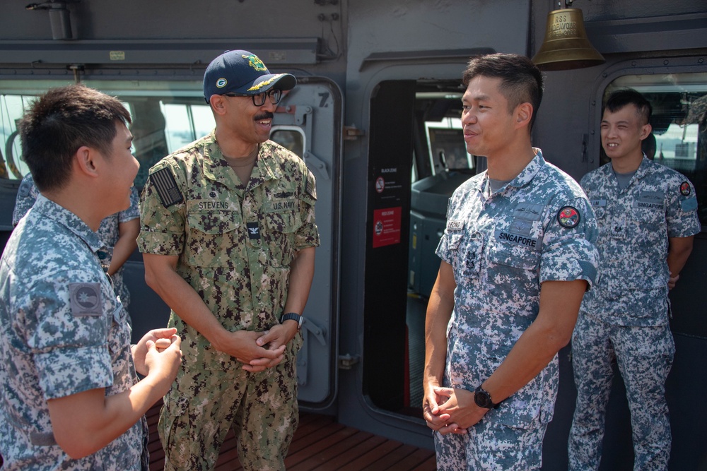 USS Green Bay (LPD 20) Conducts Tour with The Republic of Singapore Navy During SGS23