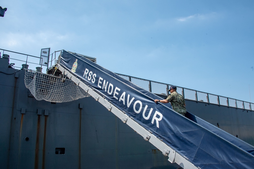 USS Green Bay (LPD 20) Conducts Tour with The Republic of Singapore Navy During SGS23