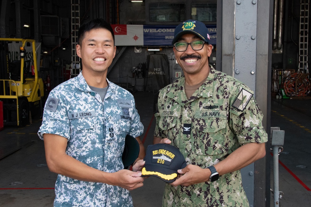 USS Green Bay (LPD 20) Conducts Tour with The Republic of Singapore Navy During SGS23