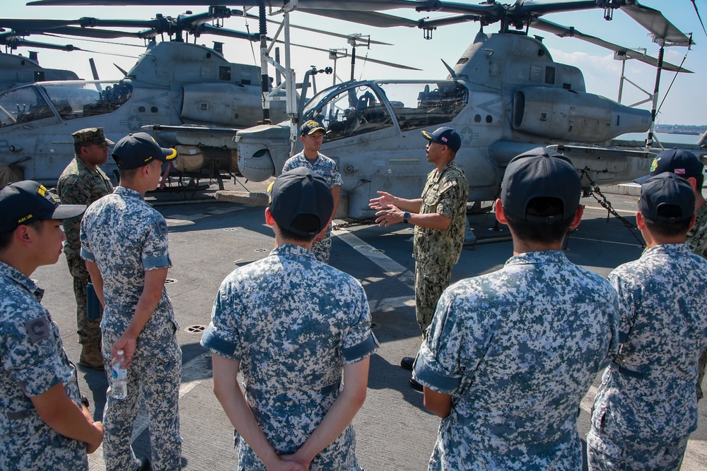 USS Green Bay (LPD 20) Conducts Tour with The Republic of Singapore Navy During SGS23