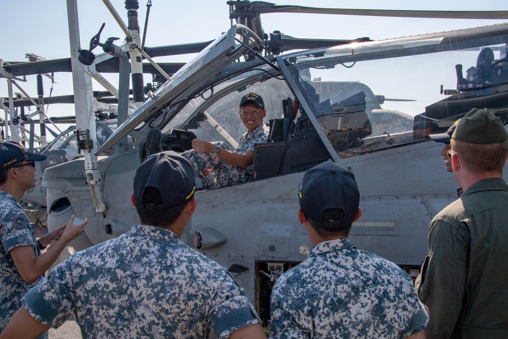 USS Green Bay (LPD 20) Conducts Tour with The Republic of Singapore Navy During SGS23