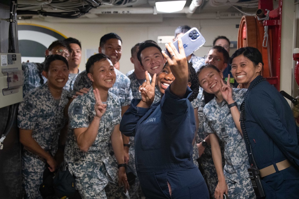 USS Green Bay (LPD 20) Conducts Tour with The Republic of Singapore Navy During SGS23