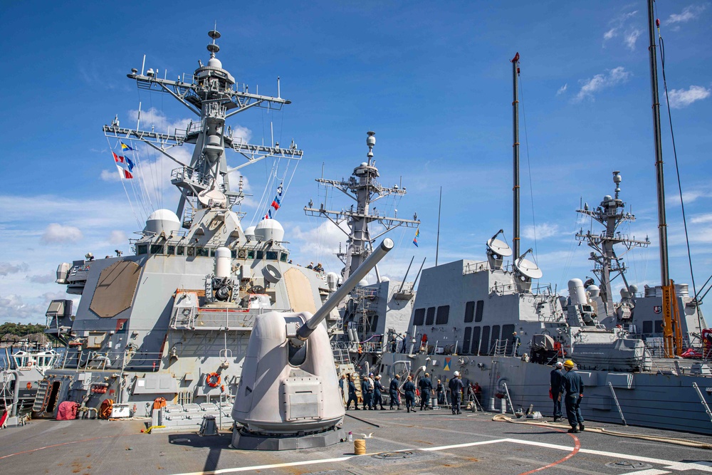 USS Benfold Returns to Home Port