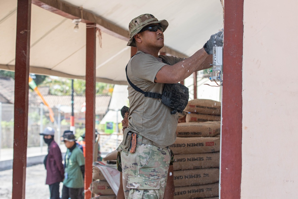 770th Engineers and TNI build a School and Library