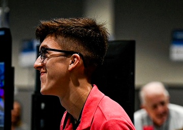 ‘STEM kid’ roots grow from family tree – raised by Soldiers, college freshman works alongside Army’s premier medical developers during MHSRS