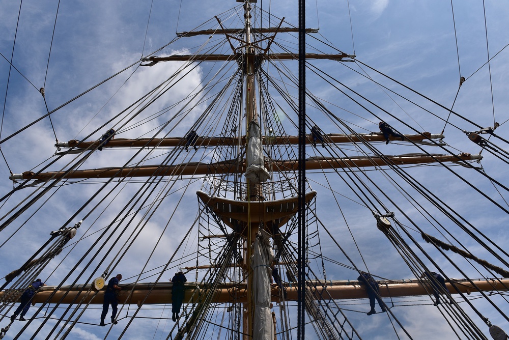 Coast Guard Cutter Eagle crew get bird's eye view as ship moors in Lower Manhattan