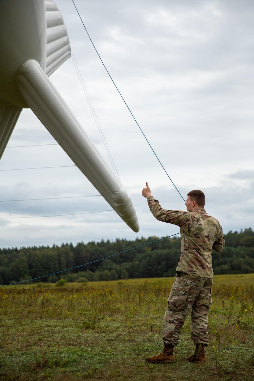 CEMA Soldiers prepare aerostat for launch