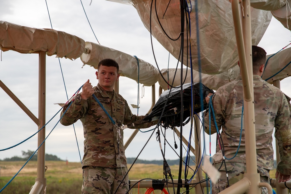 CEMA Soldiers prepare aerostat for launch