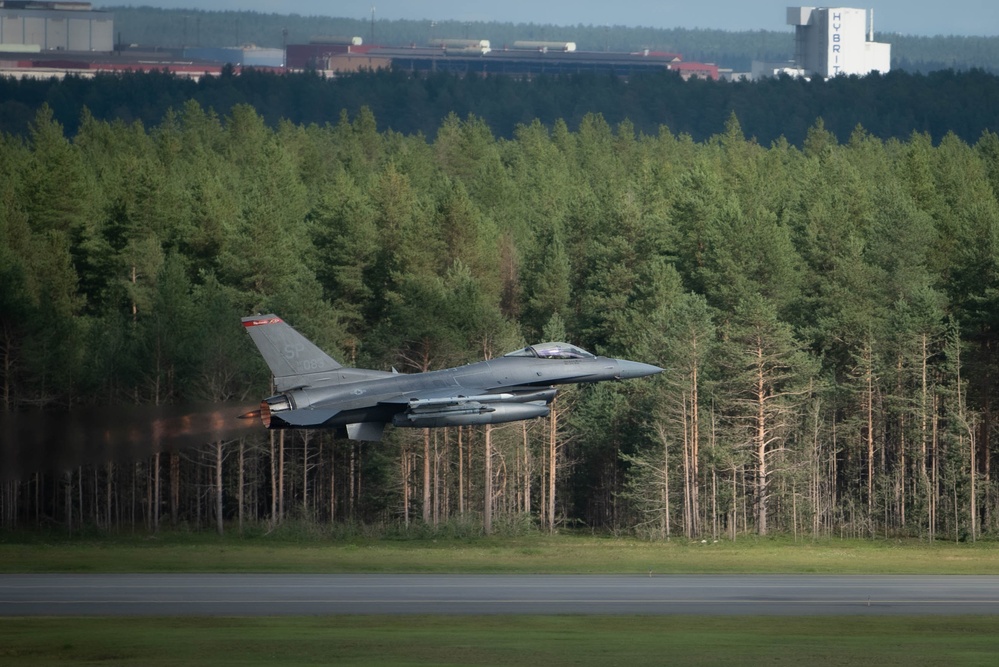 U.S. conducts bilateral training in Sweden