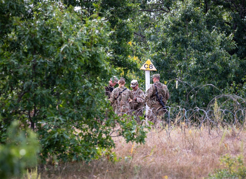 Soldiers Compete in Day Land Nav