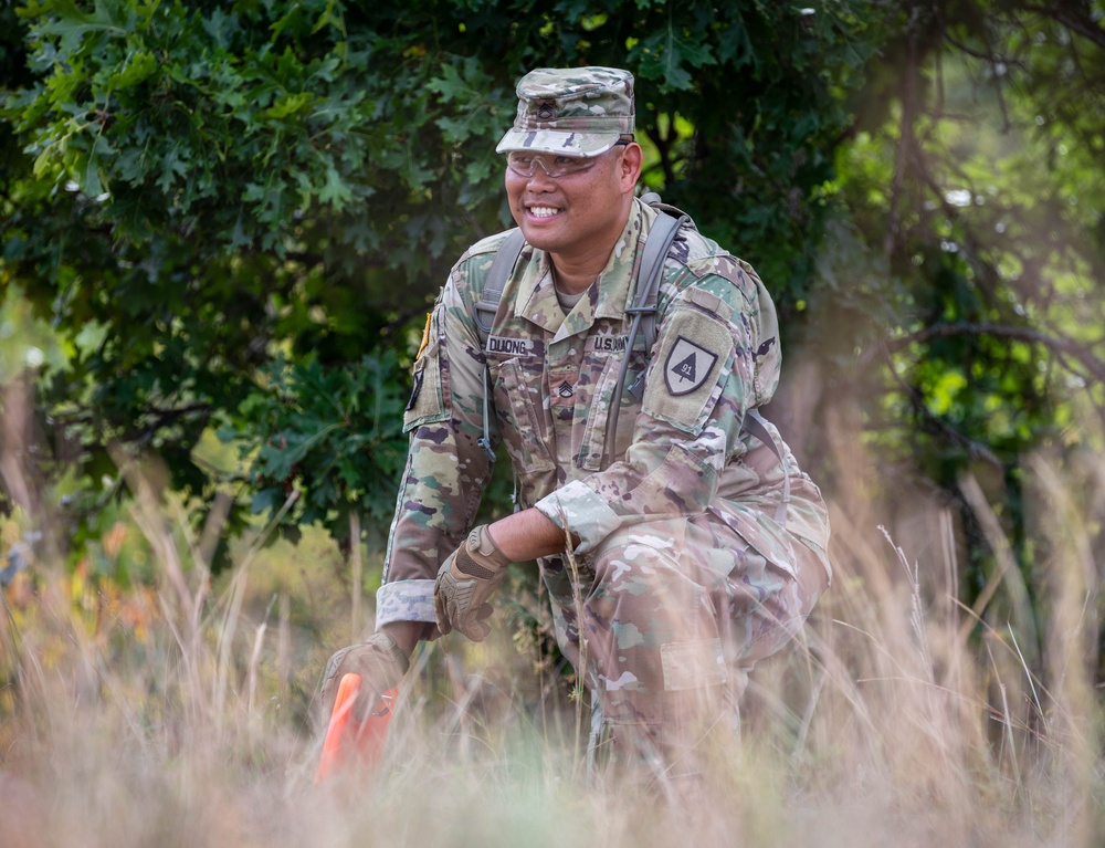 Soldiers Compete in Day Land Nav