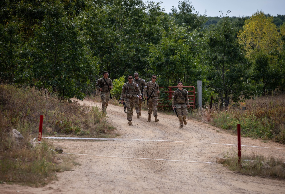 Soldiers Compete in Day Land Nav