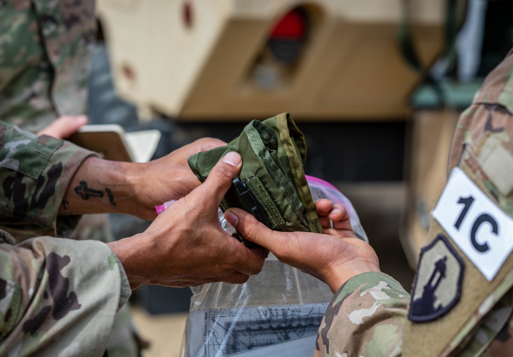 Soldiers Compete in Day Land Nav