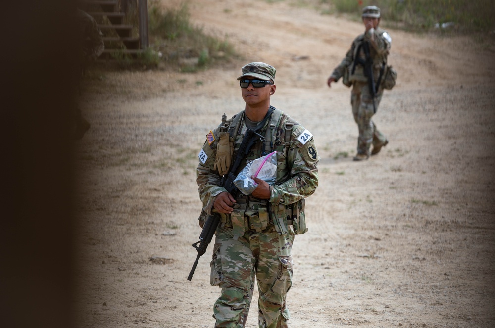 Soldiers Compete in Day Land Nav