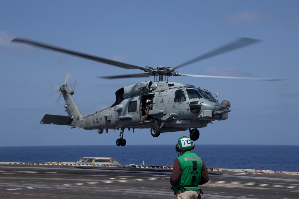 MH-60R Sea Hawk Landing