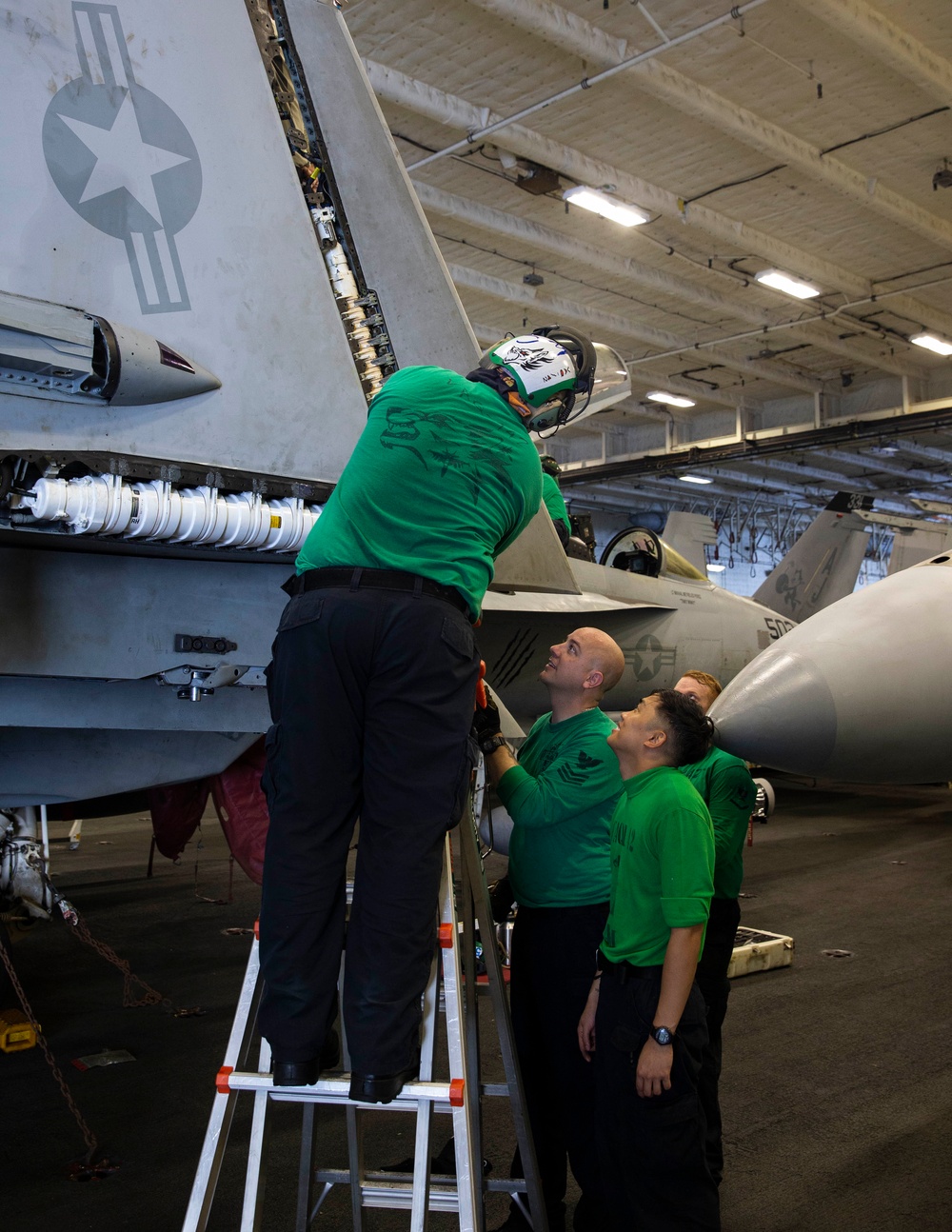 E/A-18G Growler Routine Maintenance