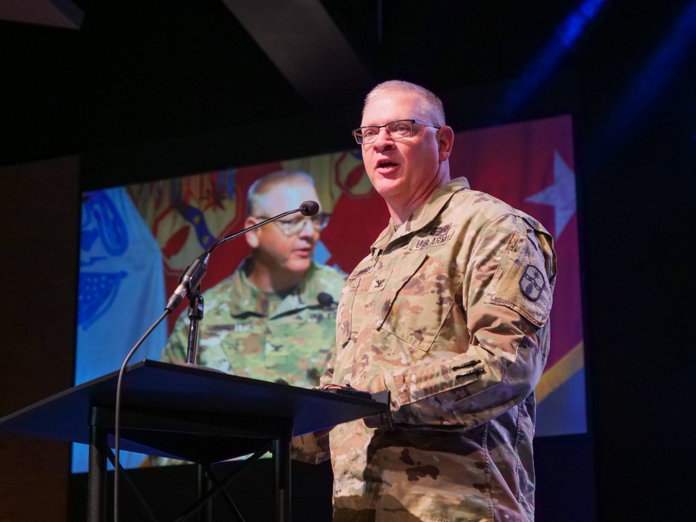 Sustainment brigade headquarters, signal company deploy in support of CENTCOM