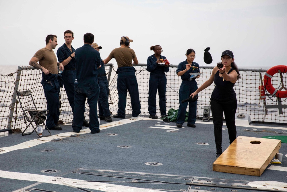 USS Ralph Johnson hosts a Steel Beach Picnic.