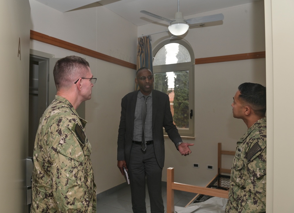 CNIC Executive Director Bridges Visits NAS Sigonella