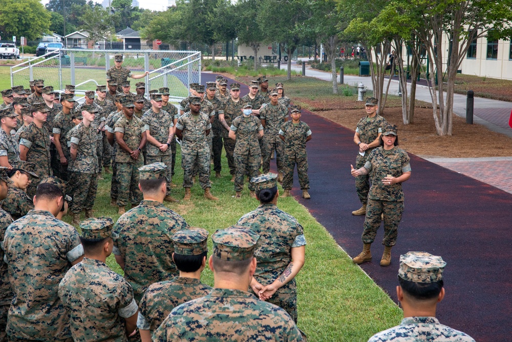 MARFORRES Headquarters Battalion Commanding Officer awards the NCO of the Quarter