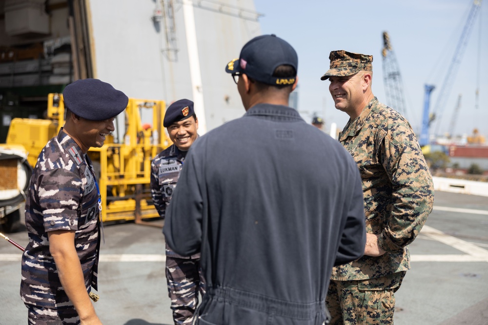 Super Garuda Shield 2023, Indonesian Navy Commanding Officers Tour the USS Green Bay