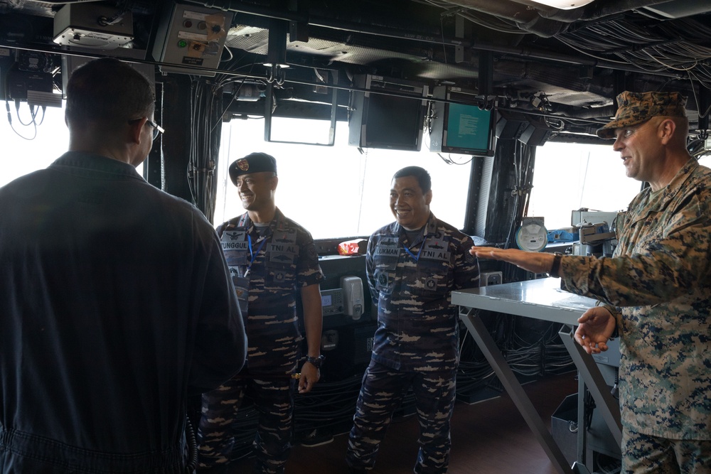 Super Garuda Shield 2023, Indonesian Navy Commanding Officers Tour the USS Green Bay