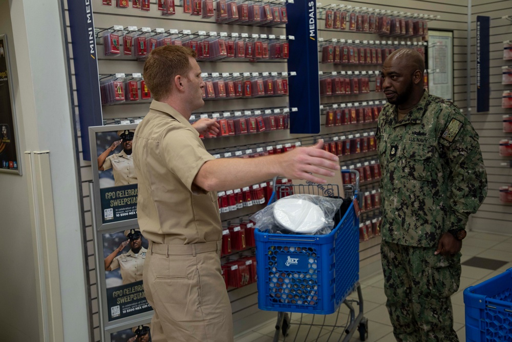 Hampton Roads chief petty officer selects are fitted for uniforms