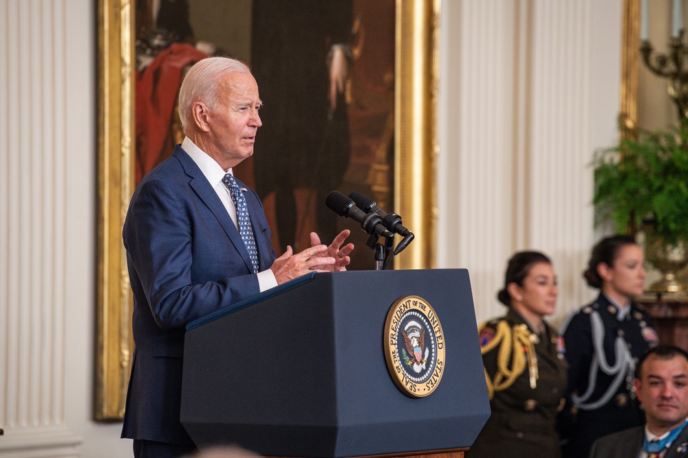 Army Capt. Larry L. Taylor Awarded Medal of Honor