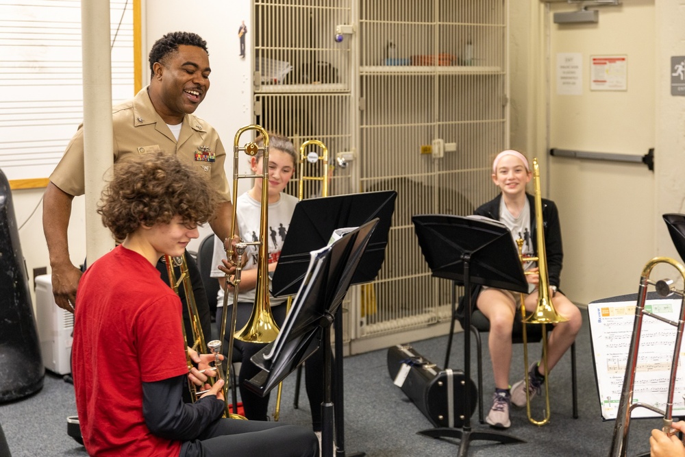 Navy Band Southeast Gives School Clinic