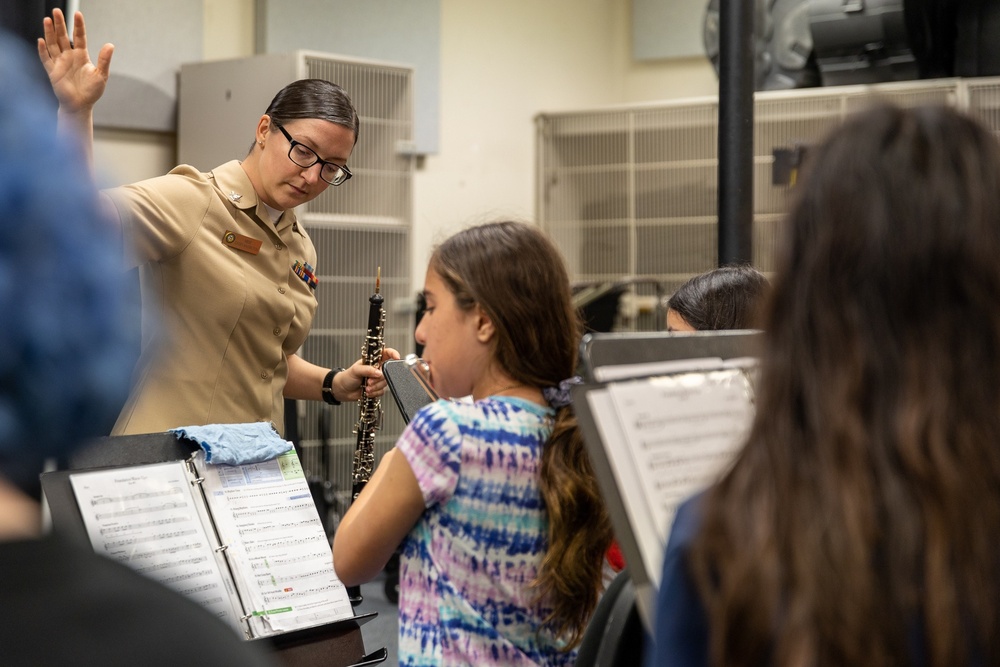 Navy Band Southeast Gives School Clinic