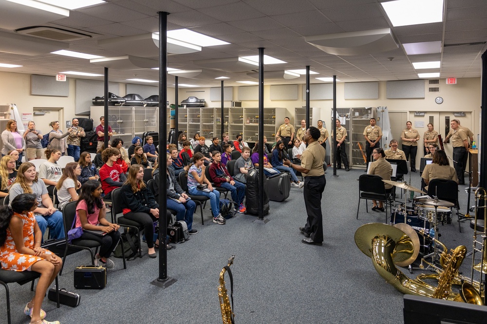 Navy Band Southeast Gives School Clinic