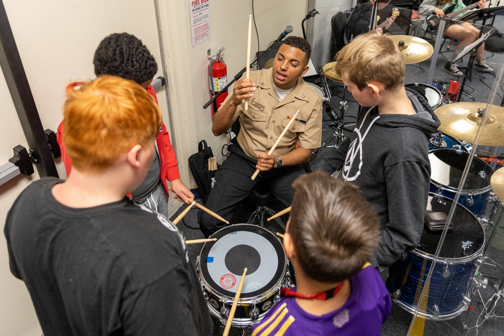 Navy Band Southeast Gives School Clinic