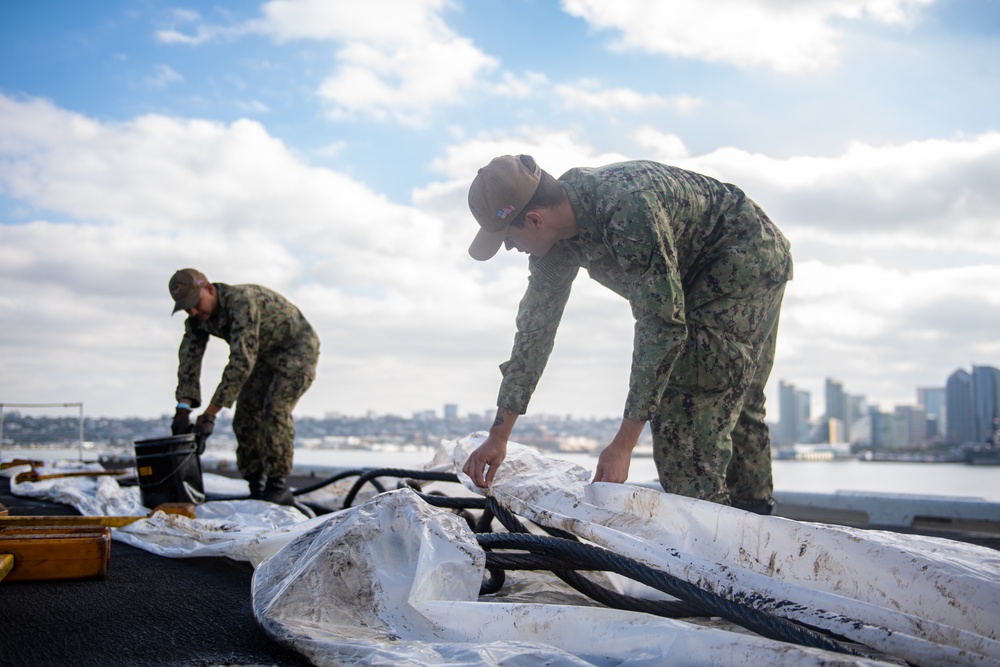 USS Carl Vinson (CVN 70) Conducts Underway Operations