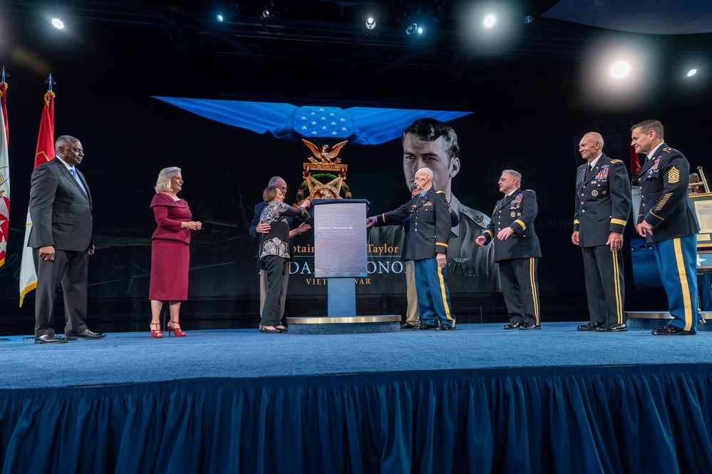 Secretary Austin Attends MOH Hall of Heroes Induction Ceremony