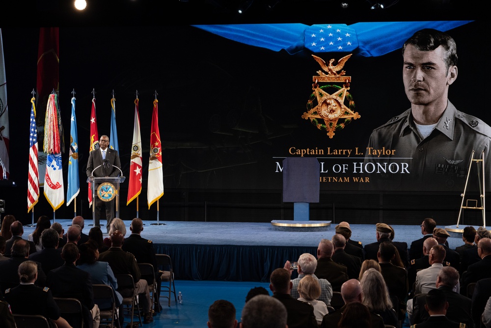 Secretary Austin Attends MOH Hall of Heroes Induction Ceremony