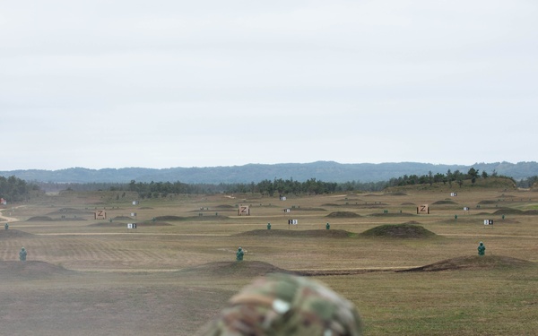 Army Reserve Best Squad competitors work as a team to qualify on the M249
