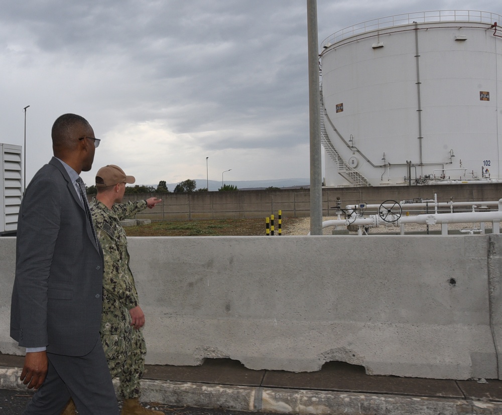 CNIC Executive Director Bridges tours NAVSUP's fuels facility in Sicily