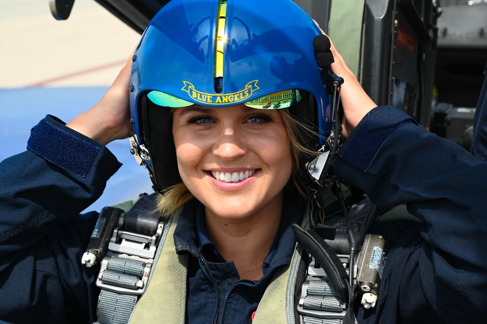 U.S. Navy Blue Angels conduct Key Influencer Flight in Lincoln areaA