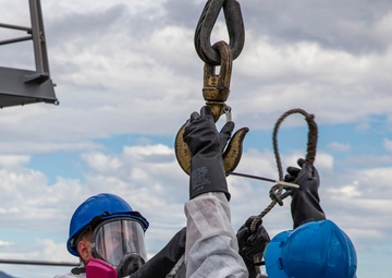 Destroyer USS Rafael Peralta completes first live missile on-load in Eden, Australia