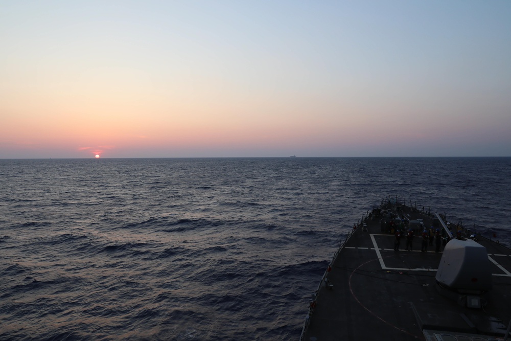 USS Ramage Conducts Underway Replenishment