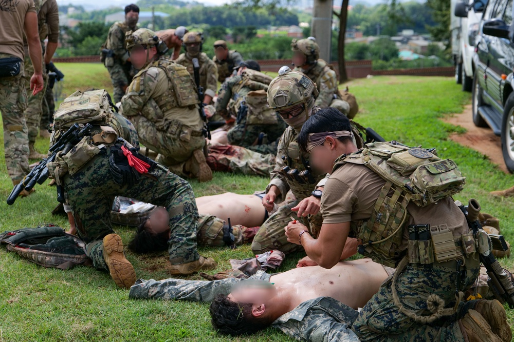 U.S., ROK SEALs complete week-long casualty care training, enhancing tactical resilency