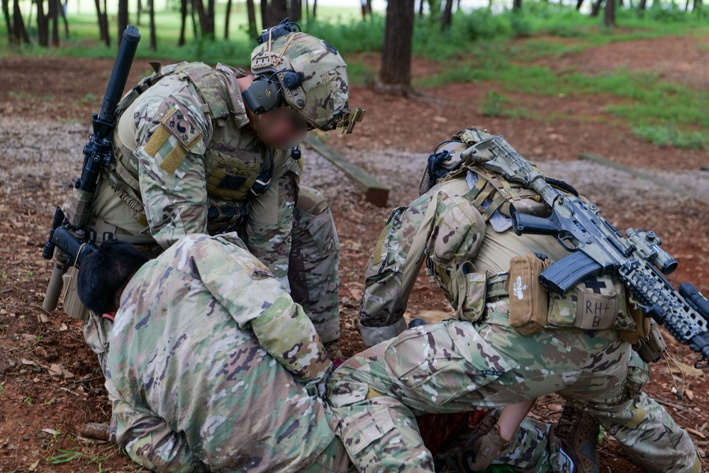 U.S., ROK SEALs complete week-long casualty care training, enhancing tactical resilency